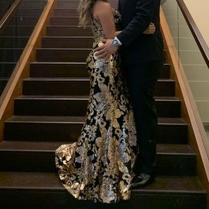 Beautiful gown worn ONCE!